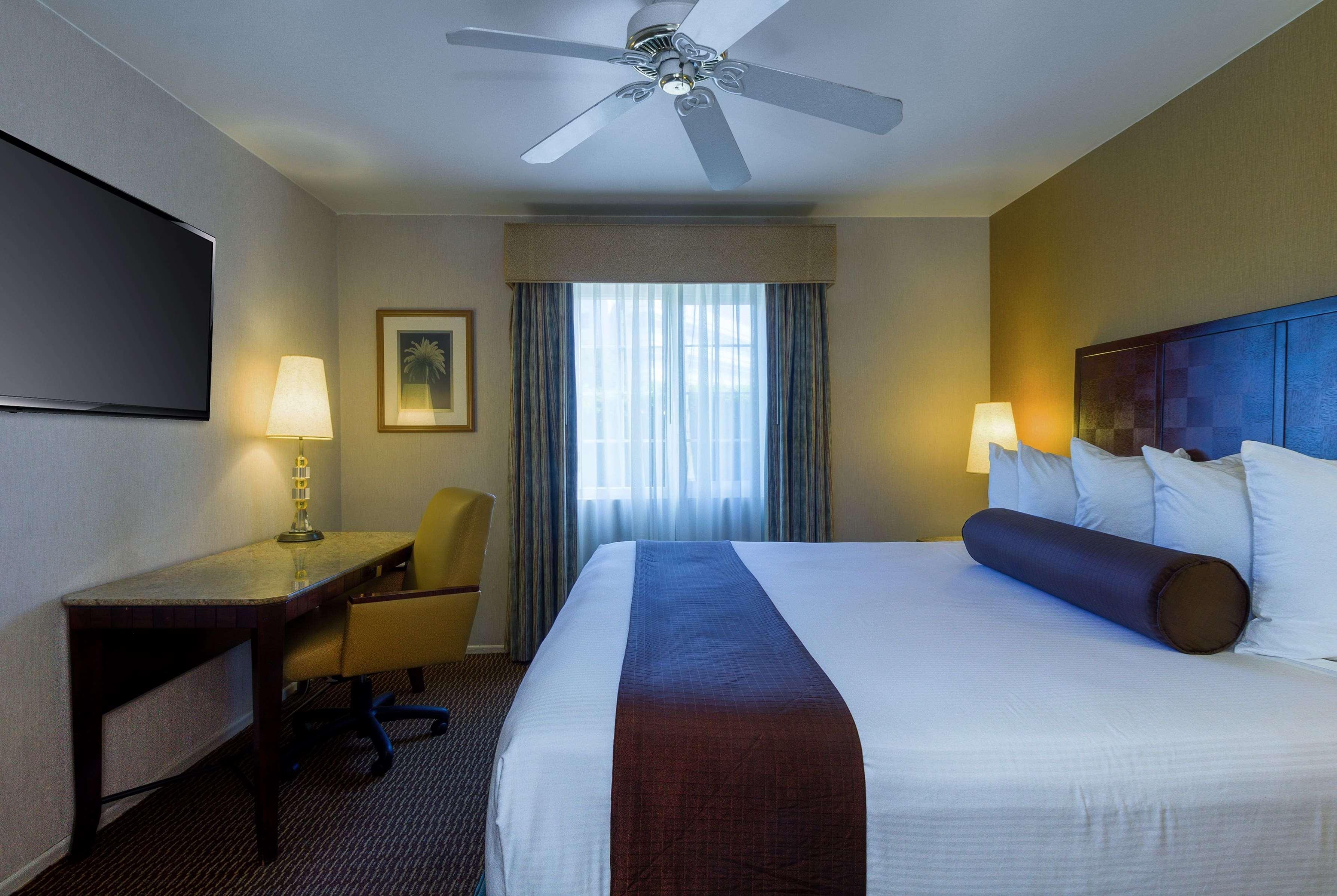 Ramada By Wyndham Costa Mesa/Newport Beach Екстер'єр фото