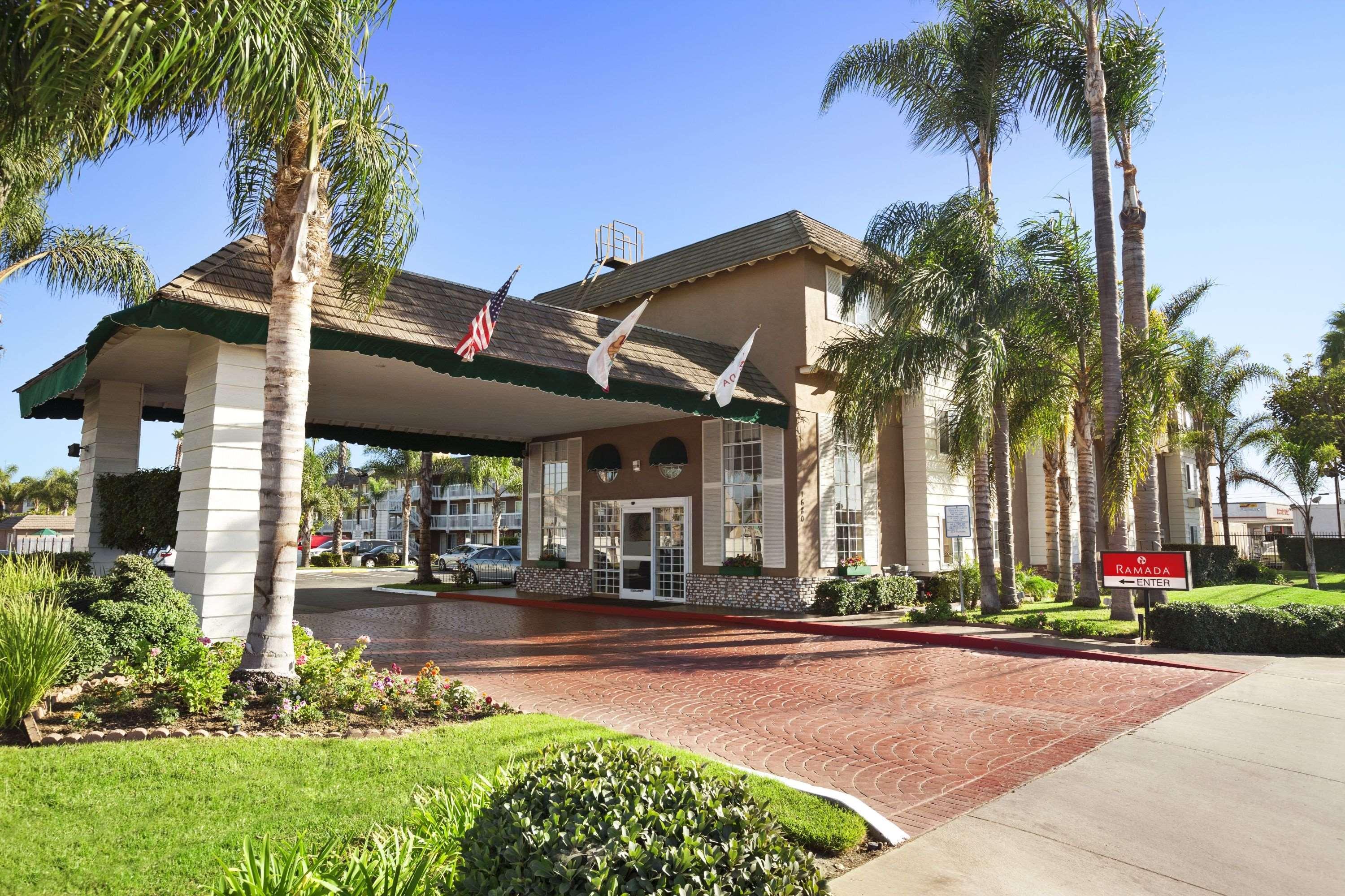 Ramada By Wyndham Costa Mesa/Newport Beach Екстер'єр фото