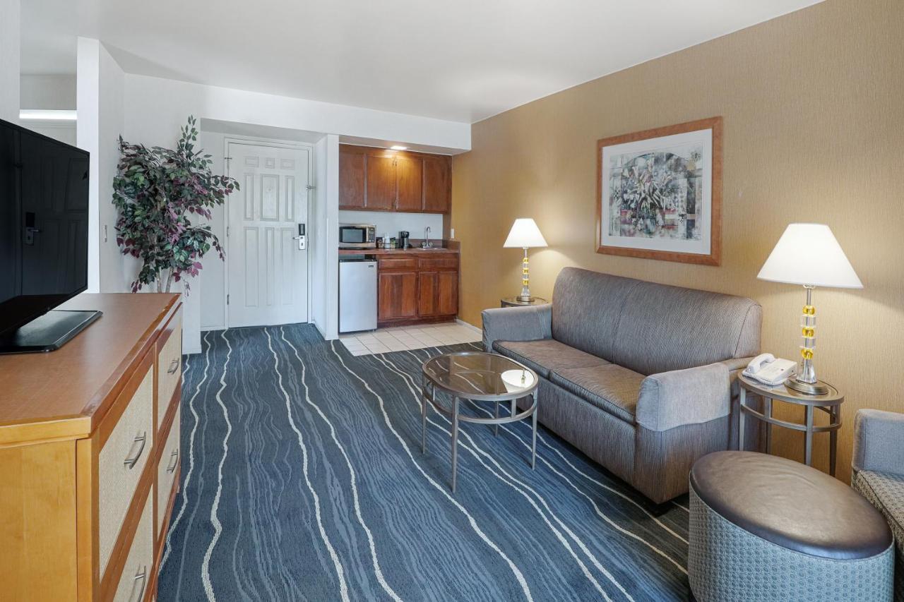 Ramada By Wyndham Costa Mesa/Newport Beach Екстер'єр фото
