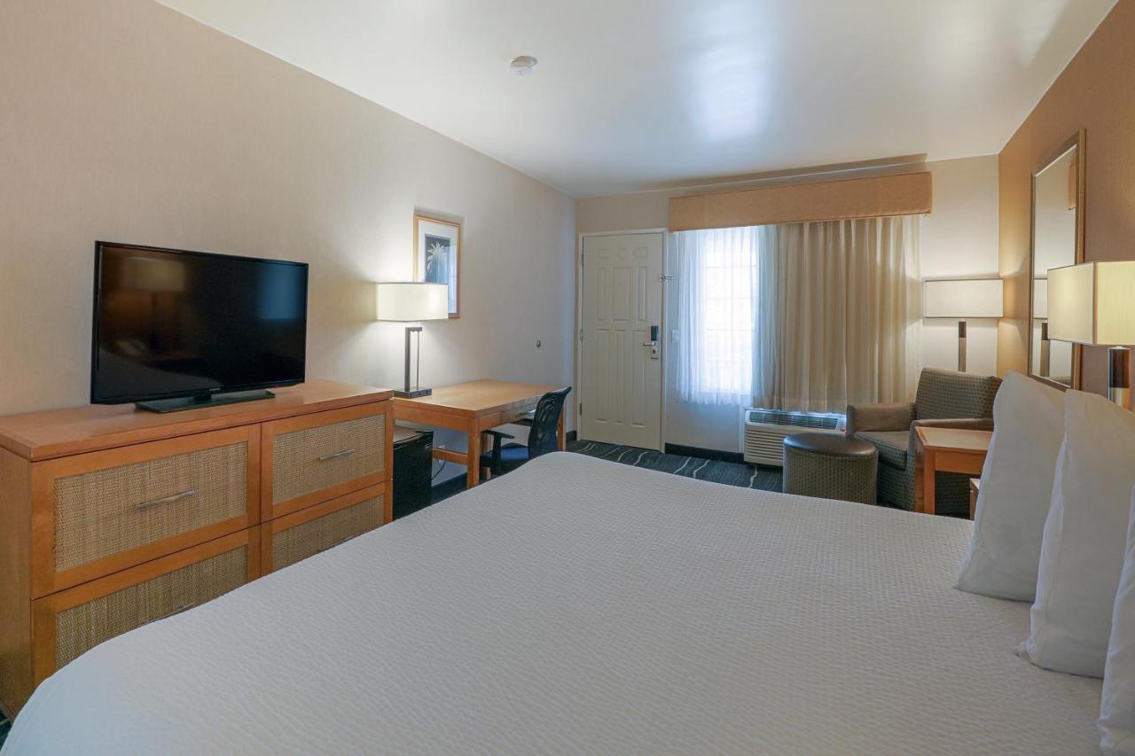 Ramada By Wyndham Costa Mesa/Newport Beach Екстер'єр фото