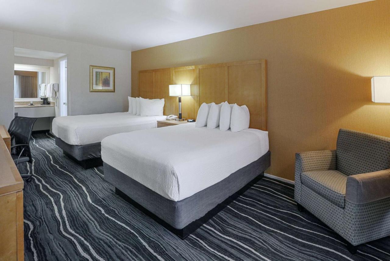 Ramada By Wyndham Costa Mesa/Newport Beach Екстер'єр фото