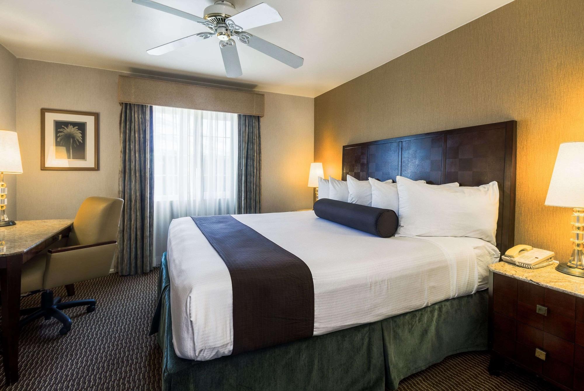 Ramada By Wyndham Costa Mesa/Newport Beach Екстер'єр фото