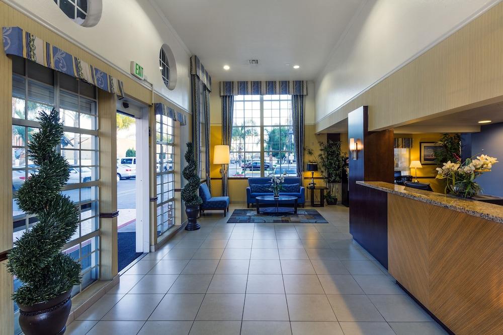 Ramada By Wyndham Costa Mesa/Newport Beach Екстер'єр фото