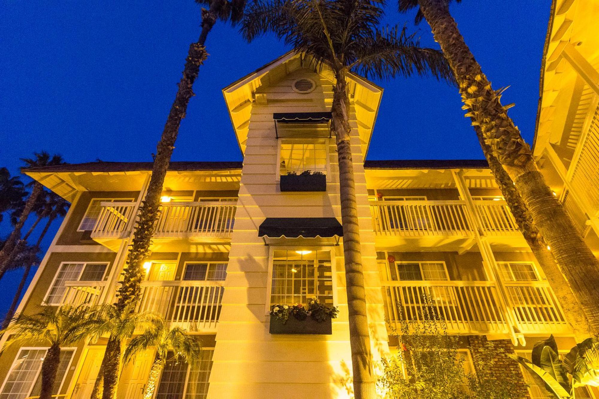 Ramada By Wyndham Costa Mesa/Newport Beach Екстер'єр фото