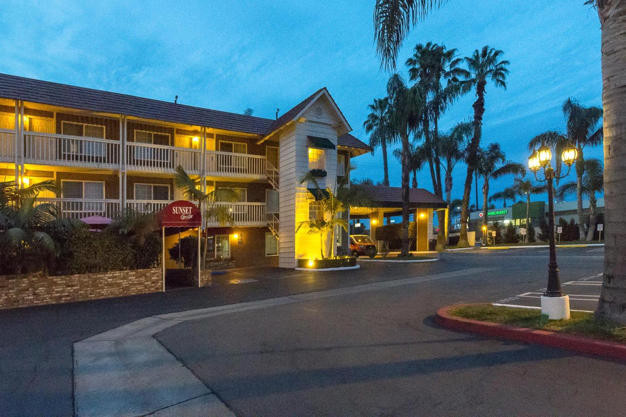 Ramada By Wyndham Costa Mesa/Newport Beach Екстер'єр фото